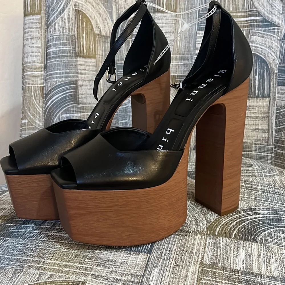 Gianni Bini Fenix Leather Peep Toe Woodgrain Platform Pumps